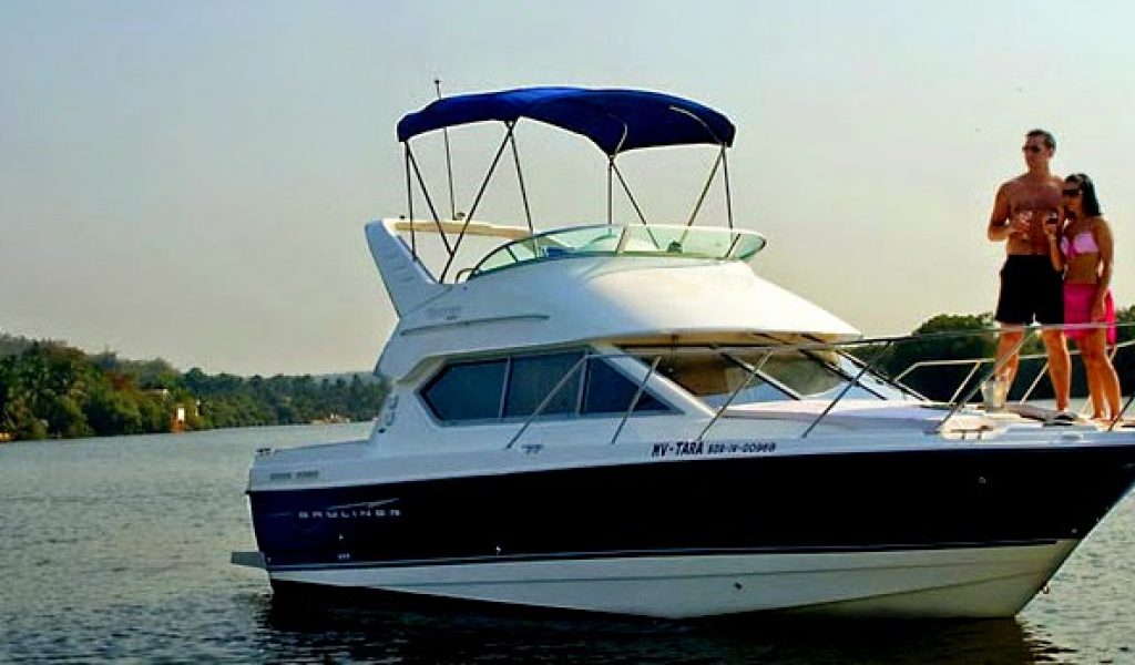 Goa-yacht-rental-bayliner-discovery-6