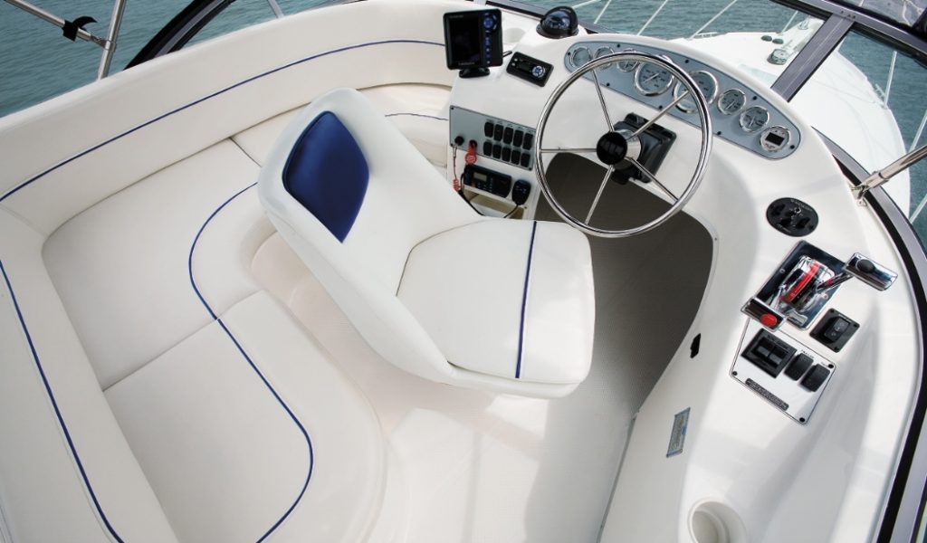 Goa-yacht-rental-bayliner-discovery-8