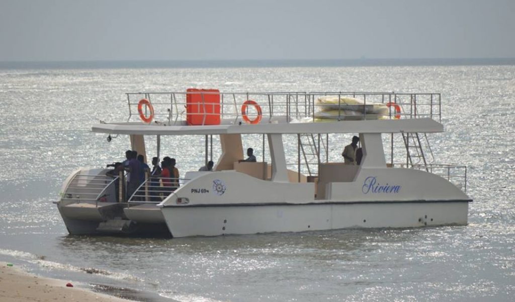 double-decker-yacht-in-goa-1