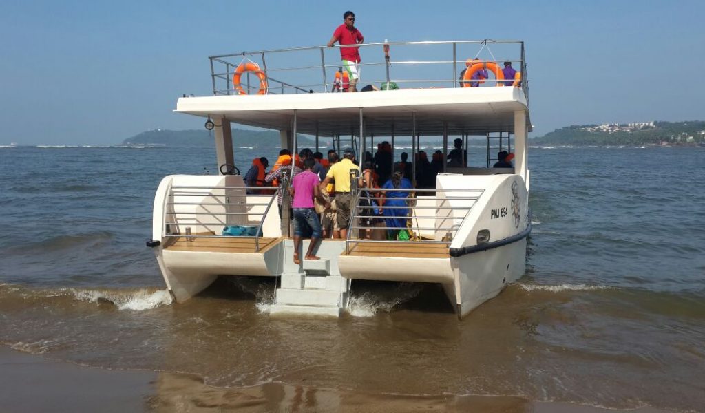 double-decker-yacht-in-goa-3