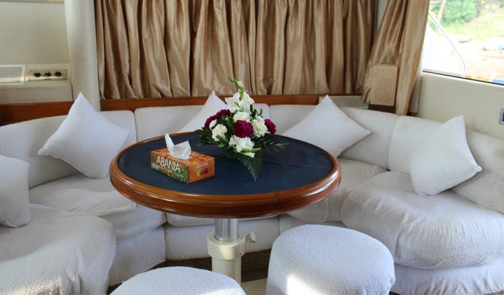 fairline-yacht-rental-boat-goa-4