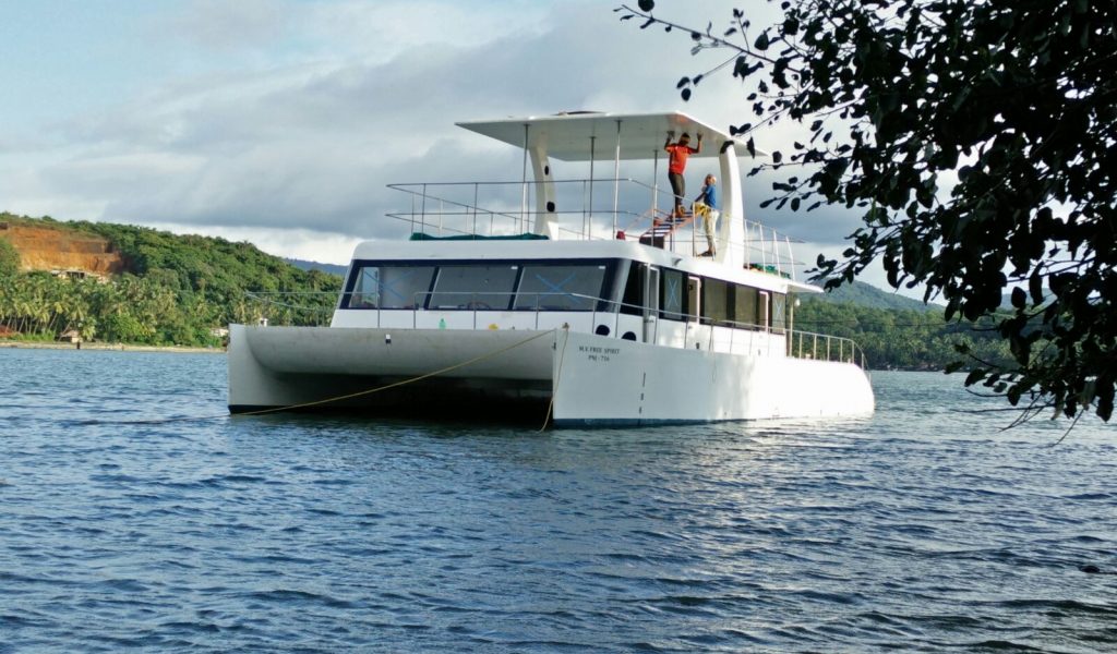 family-yacht-goa-2