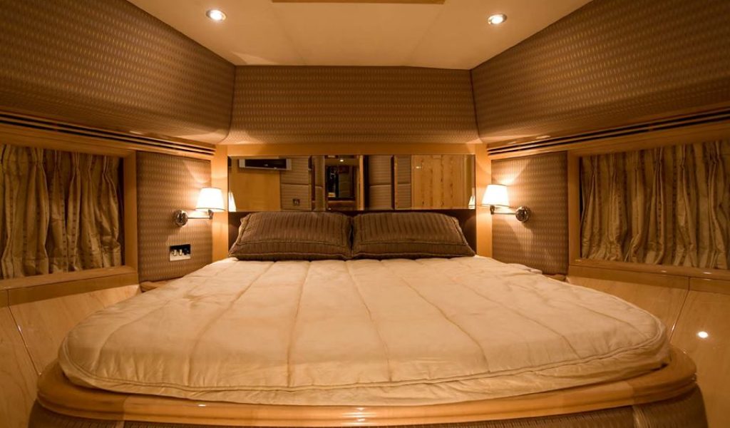 majesty-yacht-charter-goa-5