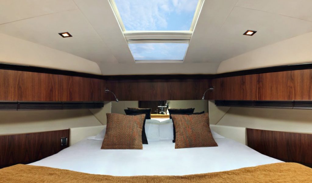 yacht-in-goa-4