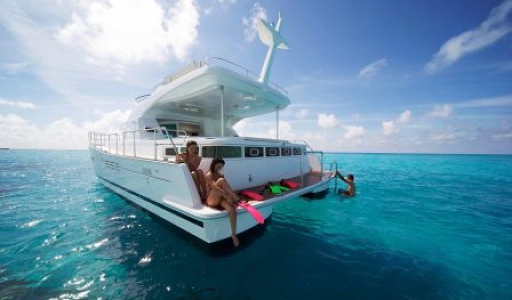 yacht-on-rent-in-goa-laggon-44-3